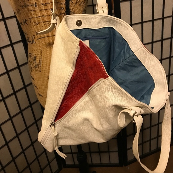 Maurizio Taiuti Handbags - 🇮🇹MAURIZIO TAIUTI GENUINE LEATHER ITALIAN BAG WHITE WITH RED EXPANSION SIDES